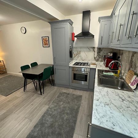 Seven Sisters Hideaway Apartment Лондон Екстериор снимка