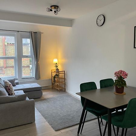 Seven Sisters Hideaway Apartment Лондон Екстериор снимка