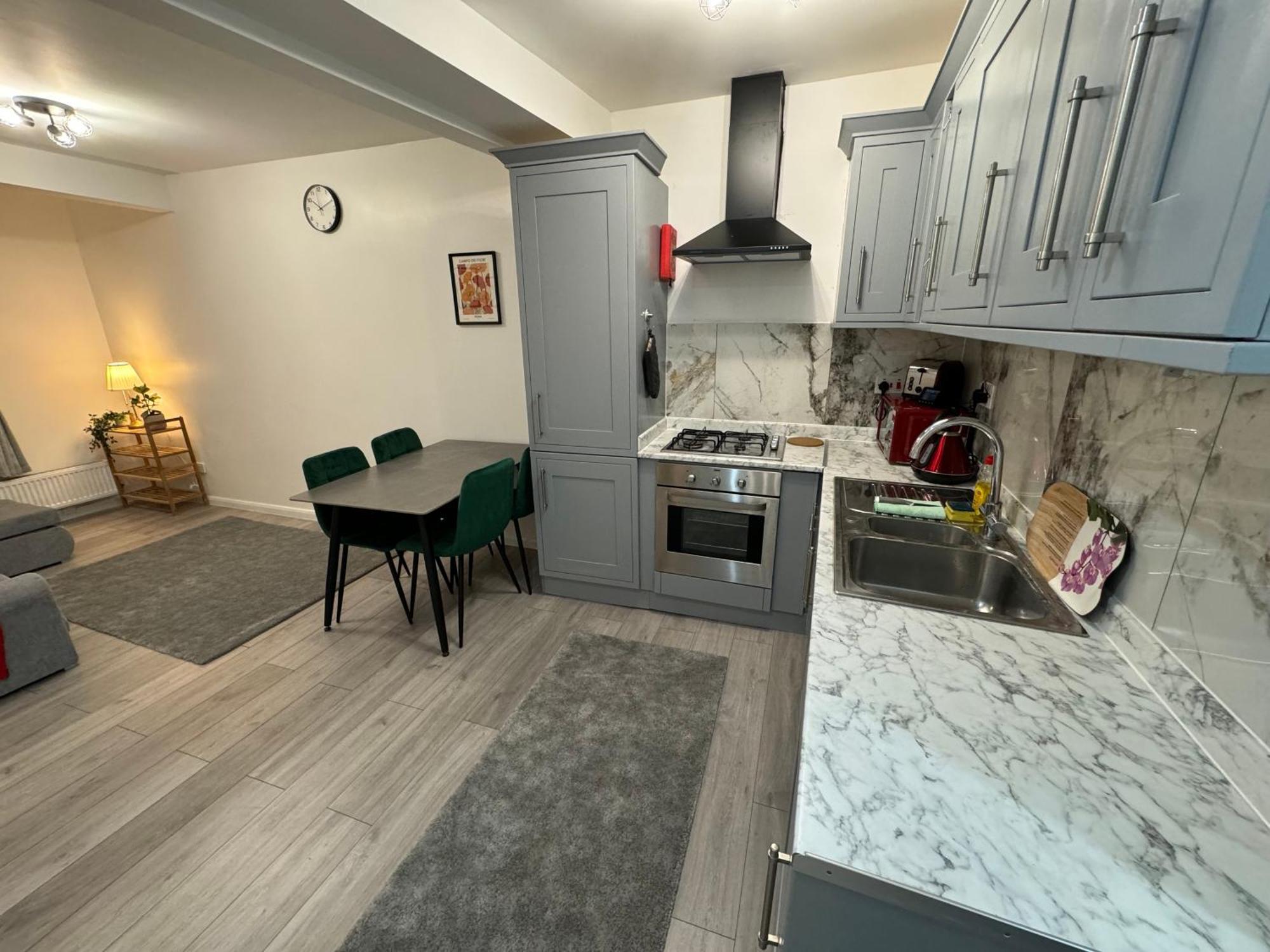 Seven Sisters Hideaway Apartment Лондон Екстериор снимка
