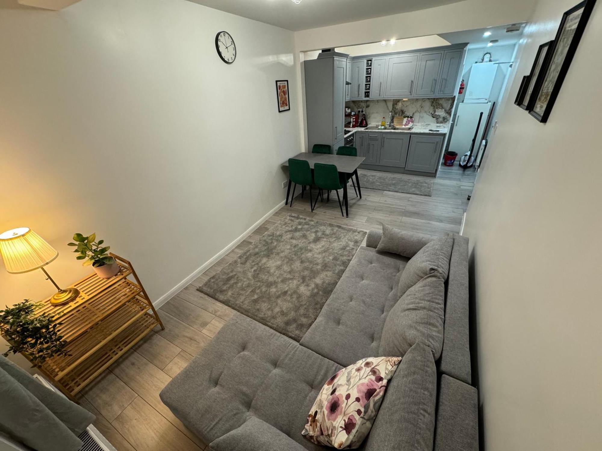 Seven Sisters Hideaway Apartment Лондон Екстериор снимка