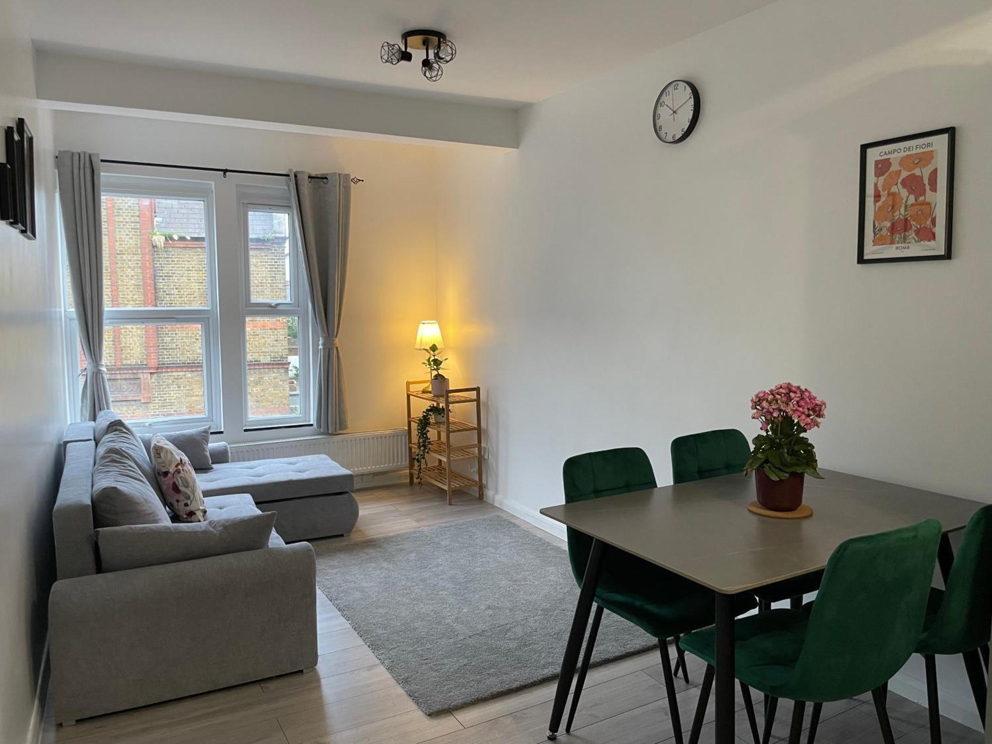 Seven Sisters Hideaway Apartment Лондон Екстериор снимка